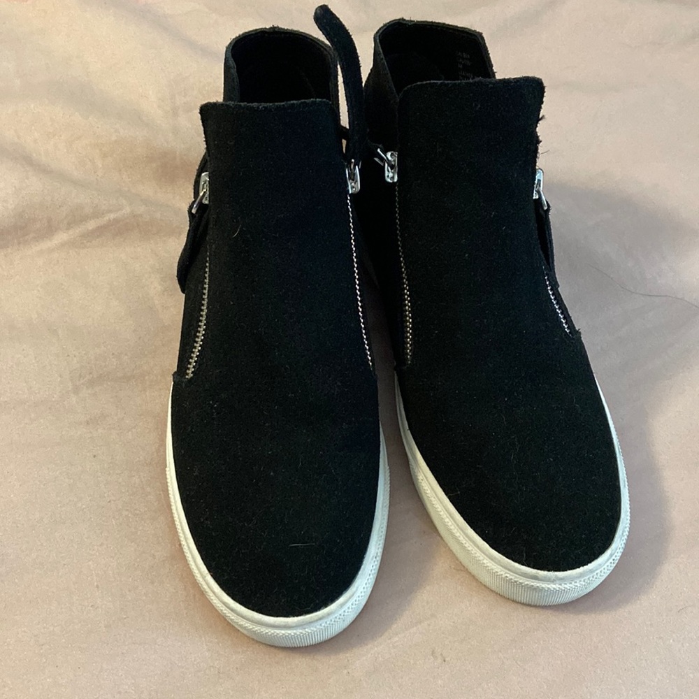 Steve Madden black slide on shoes